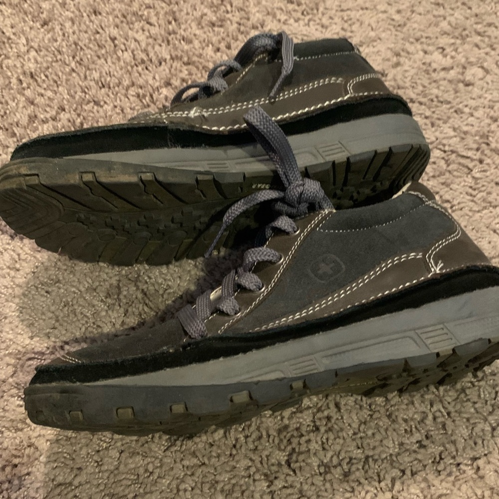 Boy’s Swiss Gear Shoes Size 4